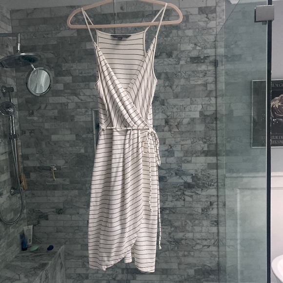 Market & Spruce Dresses & Skirts - Market & Spruce spaghetti strap wrap style dress